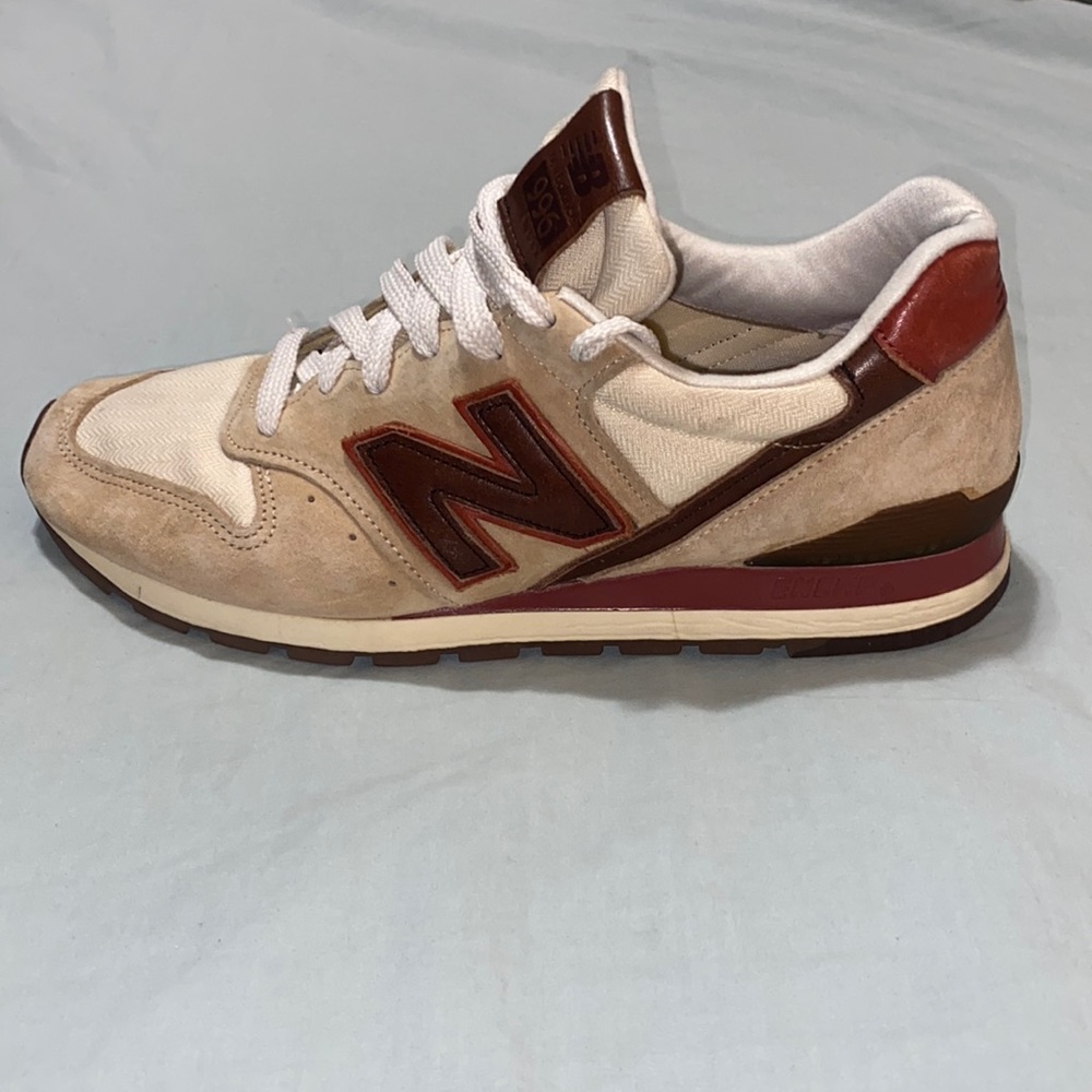 New Balance 996 Mid-Century Modern
MADE IN USA Horween Leather Khaki